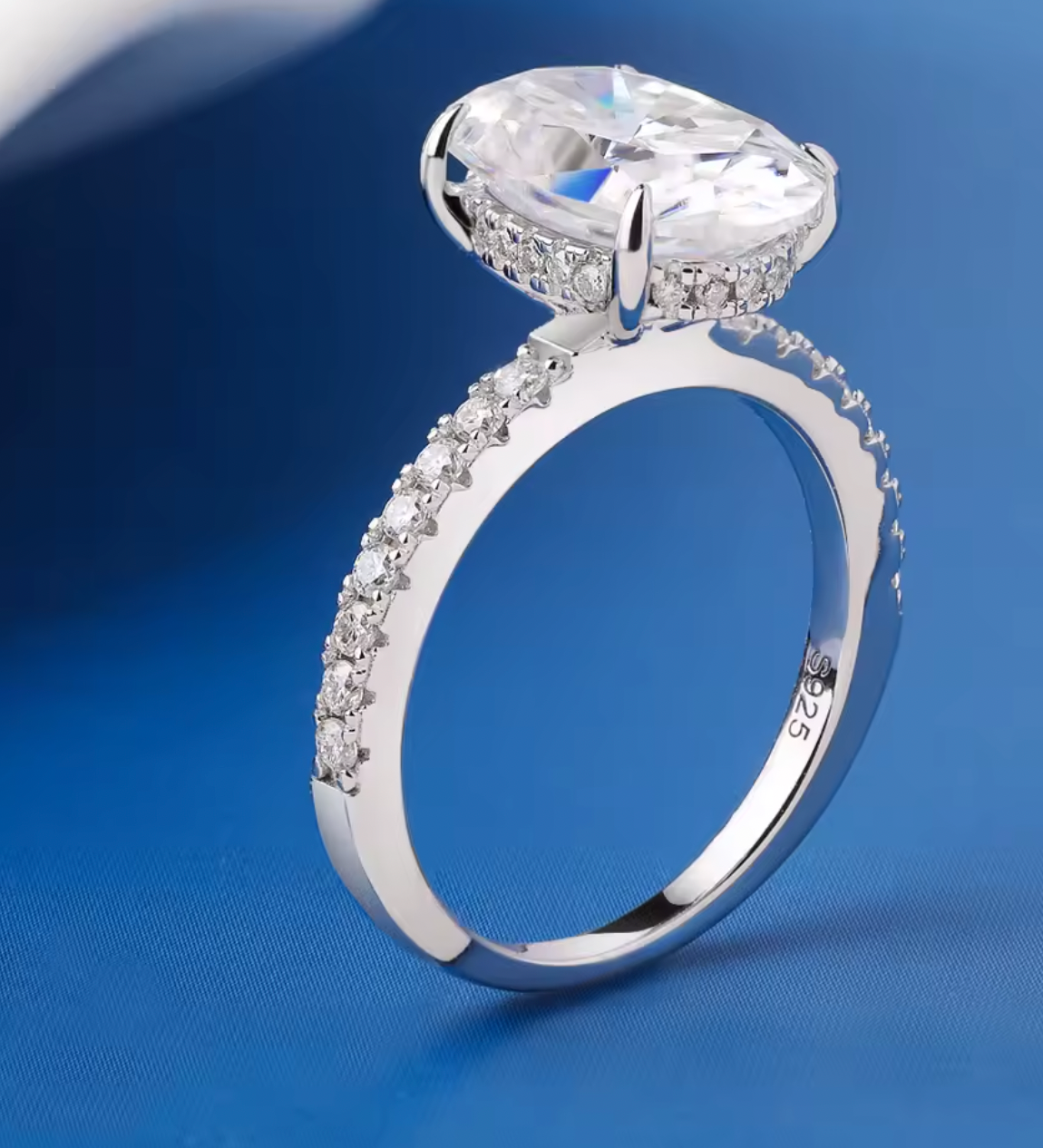 Bague de fiançailles Éclats d'Aurore - Moissanite coupe Ovale