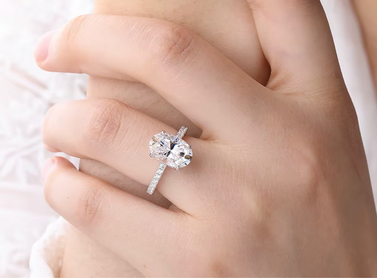 Bague de fiançailles Éclats d'Aurore - Moissanite coupe Ovale