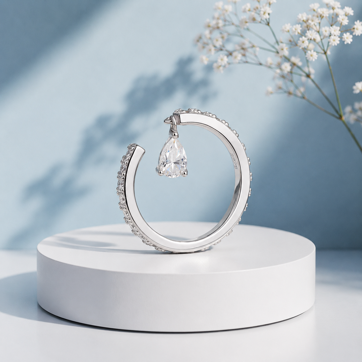 Vega – Bague Moissanite Poire & Éternité