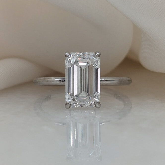 Bague de fiançaille Éclat d’Émeraude- Moissanite coupe Emeraude