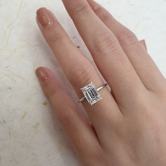 Bague de fiançaille Éclat d’Émeraude- Moissanite coupe Emeraude