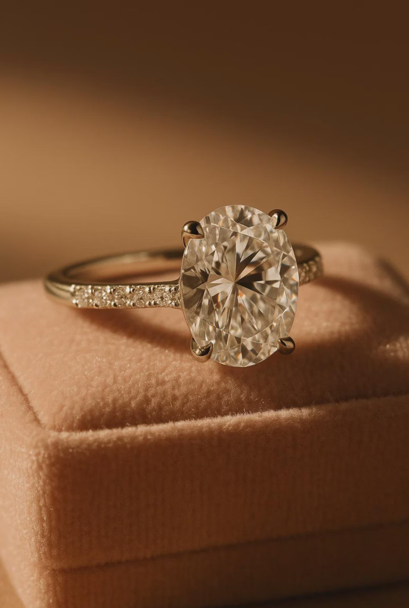 Bague de fiançailles Éclats d'Aurore - Moissanite coupe Ovale