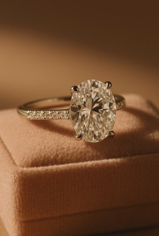 Bague de fiançailles Éclats d'Aurore - Moissanite coupe Ovale