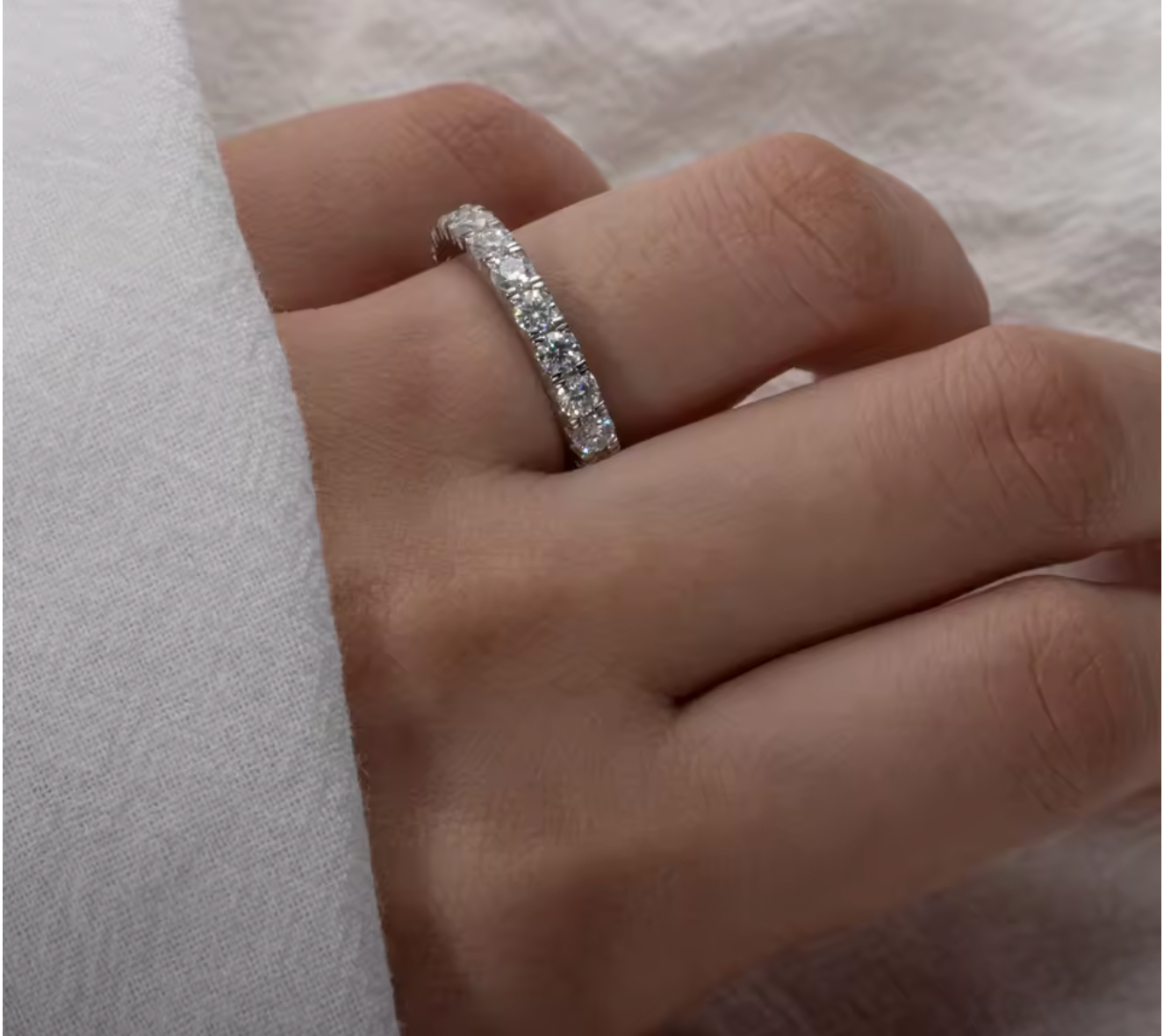 Lueur Infinie - Alliance Éternity en Moissanite