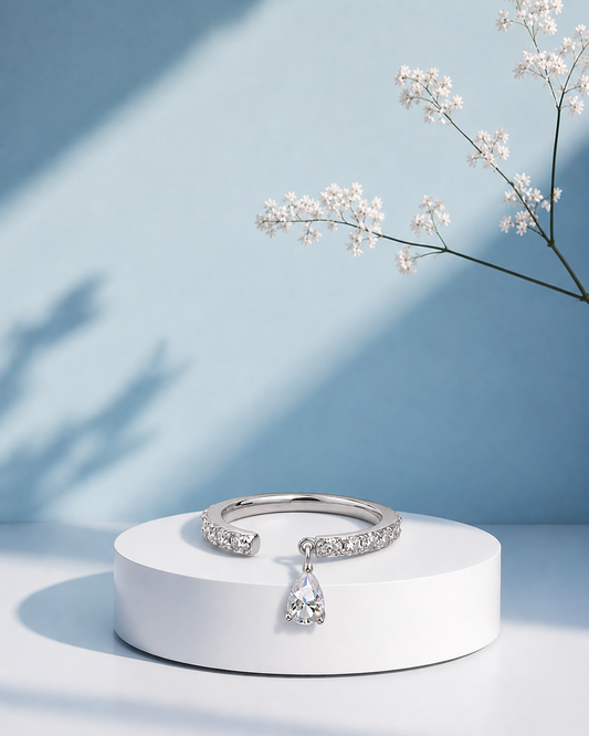 Vega – Bague Moissanite Poire & Éternité